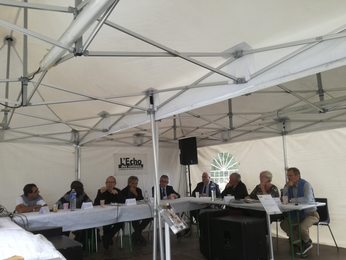 Partenaires de l'Echo des Collines, rassemblés pour célébrer 20 ans de journalisme de proximité