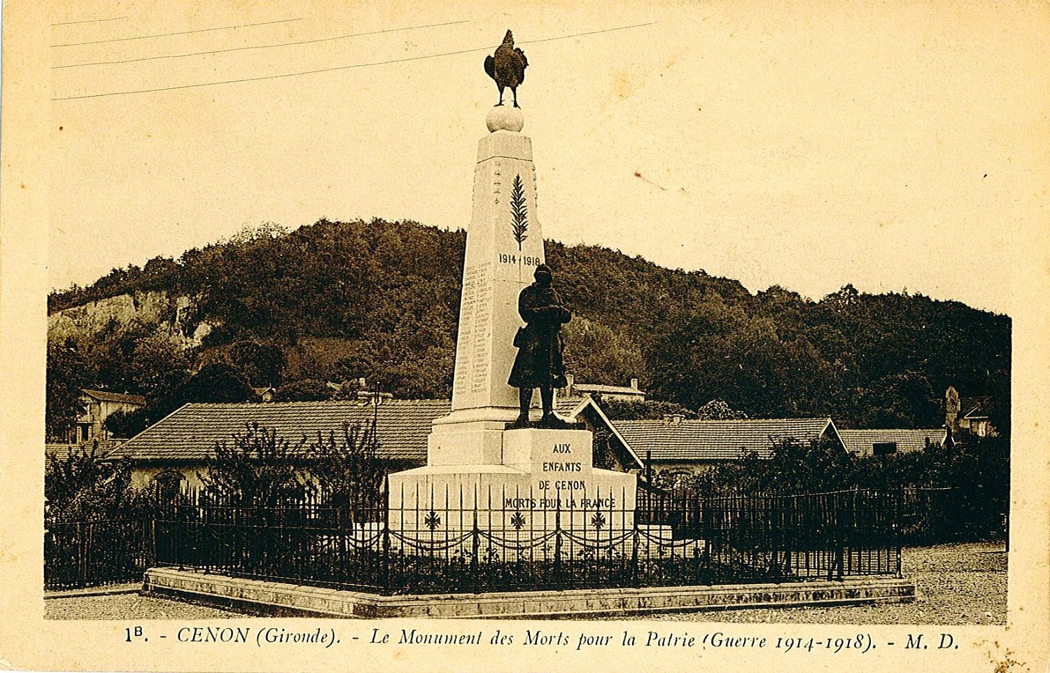 Le monument aux morts dans les années 1920