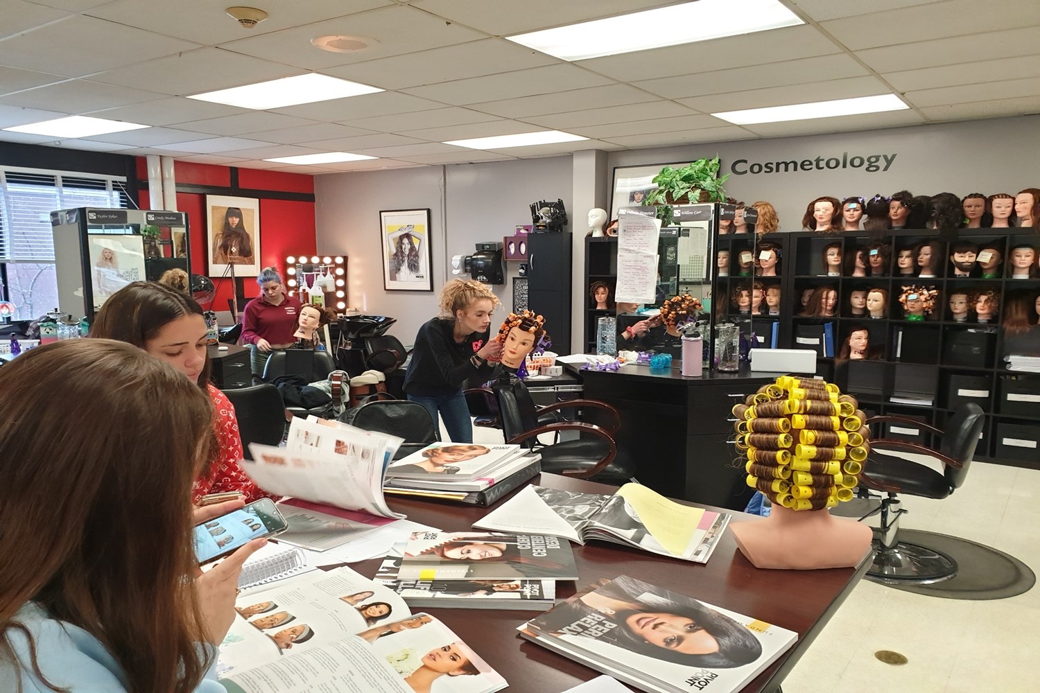 Dans la salle de cosmetology