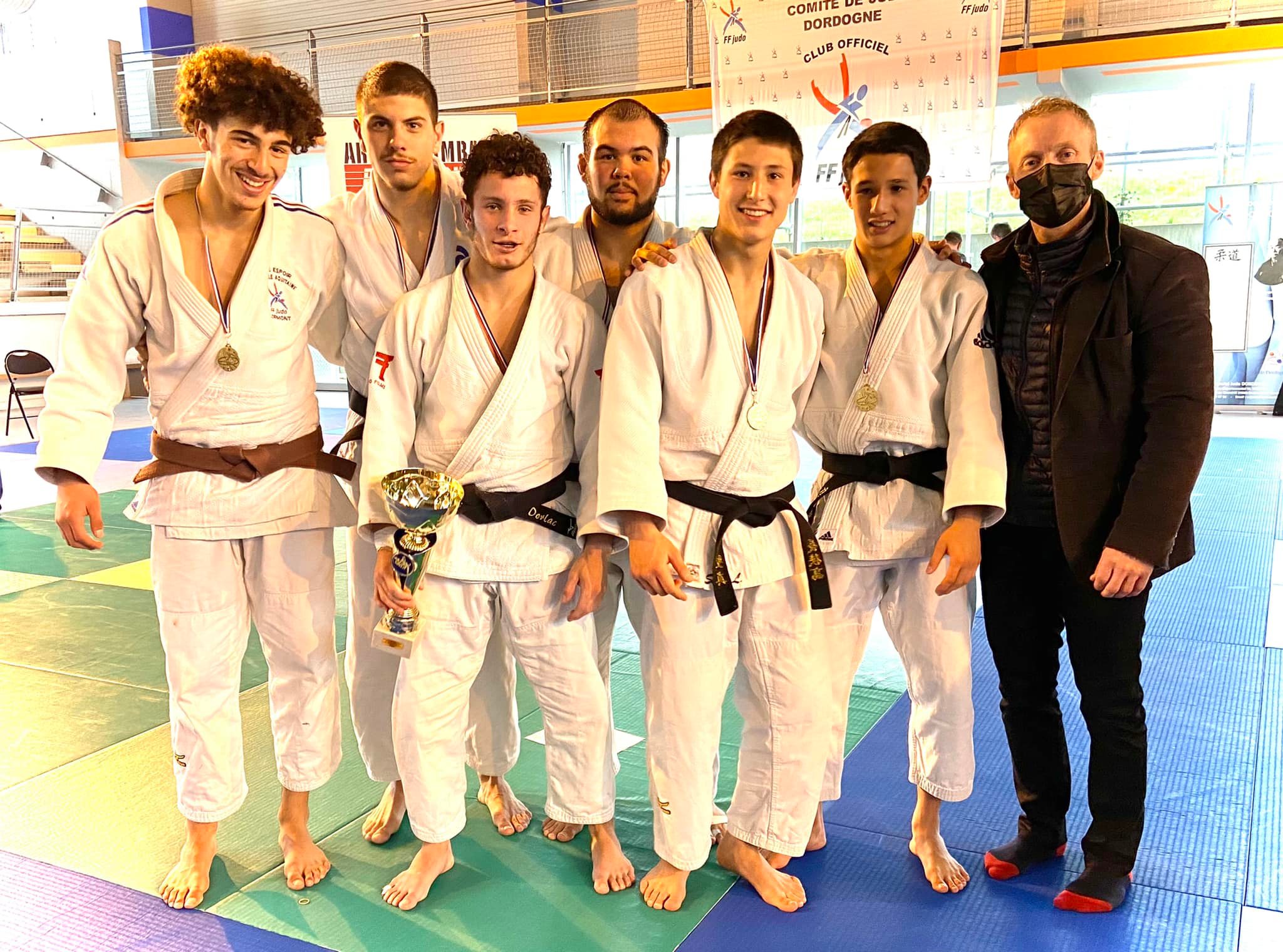 équipe junior championne d'Aquitaine