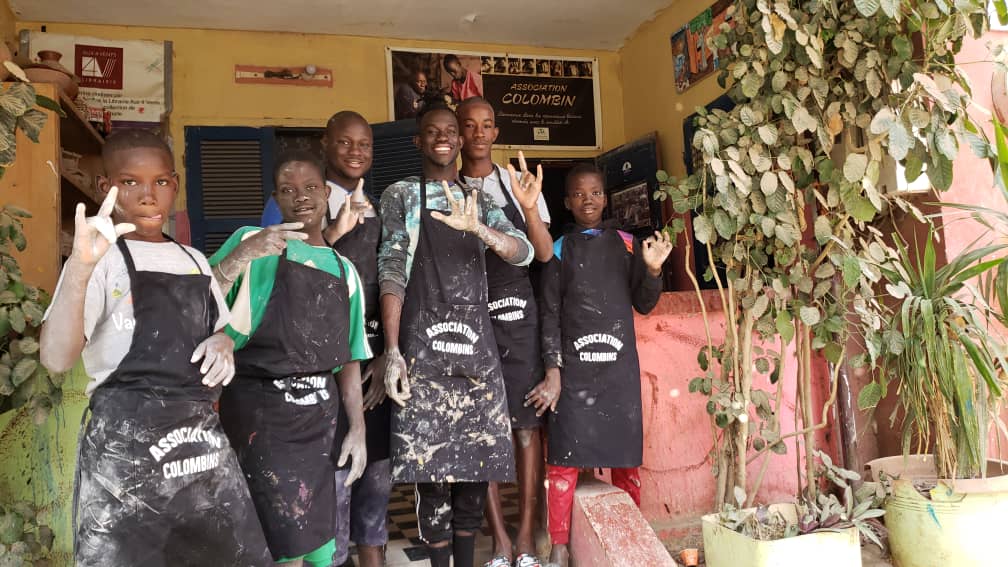 Jeunes du centre d'art Colombin au Sénégal