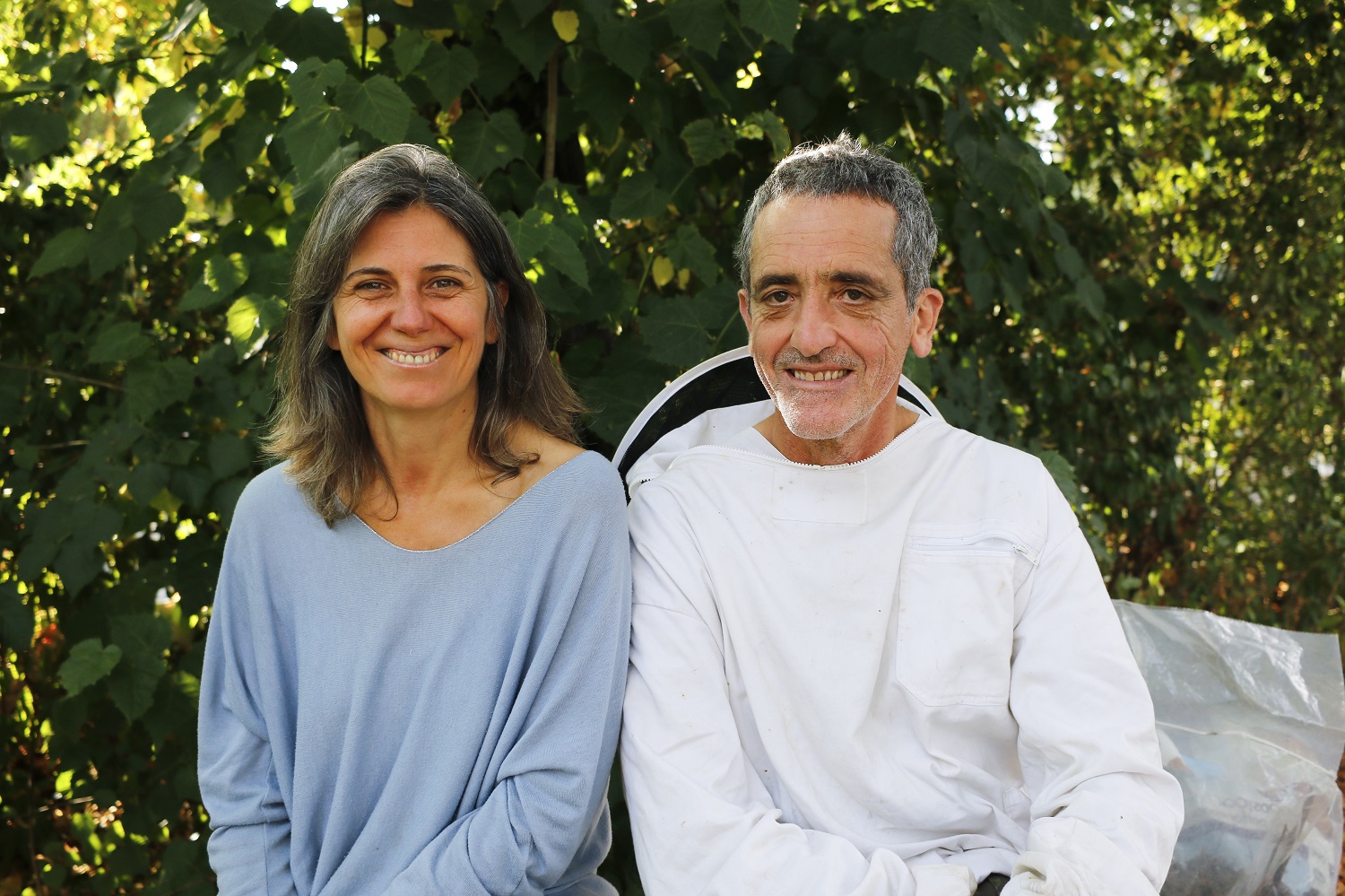 Cécile Etchepare, professeure d'allemand, et Guy de Saint Albin, apiculteur