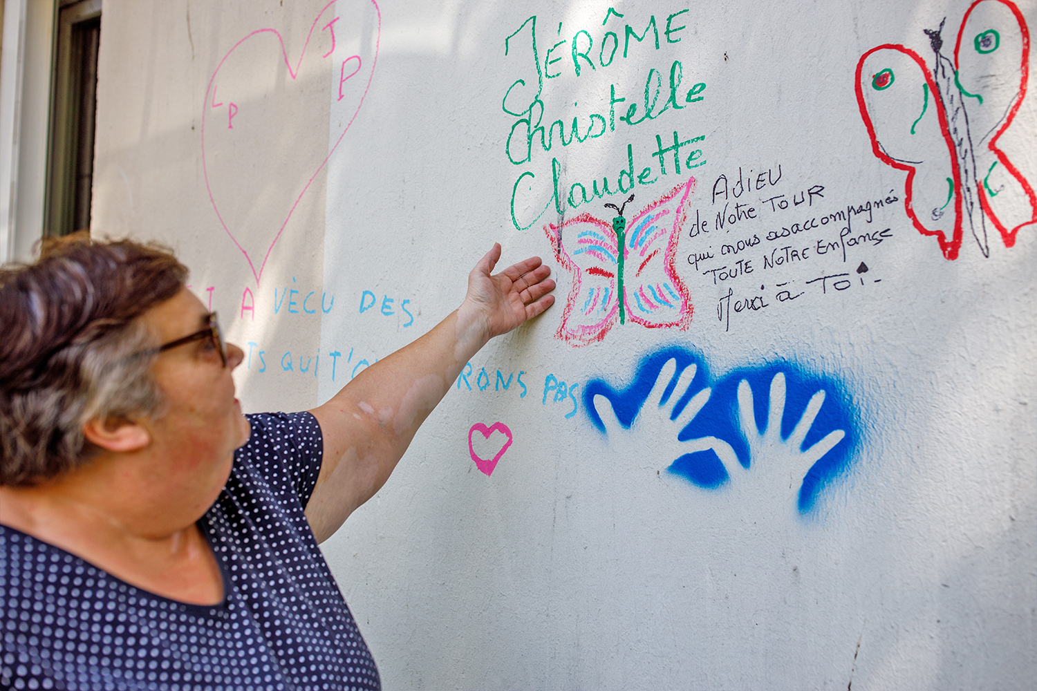 claudette devant ses écrits