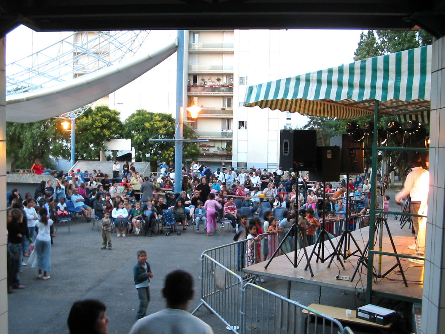 Fête de la musique en 2006 sur le parvis des tours du Grand-Pavois 