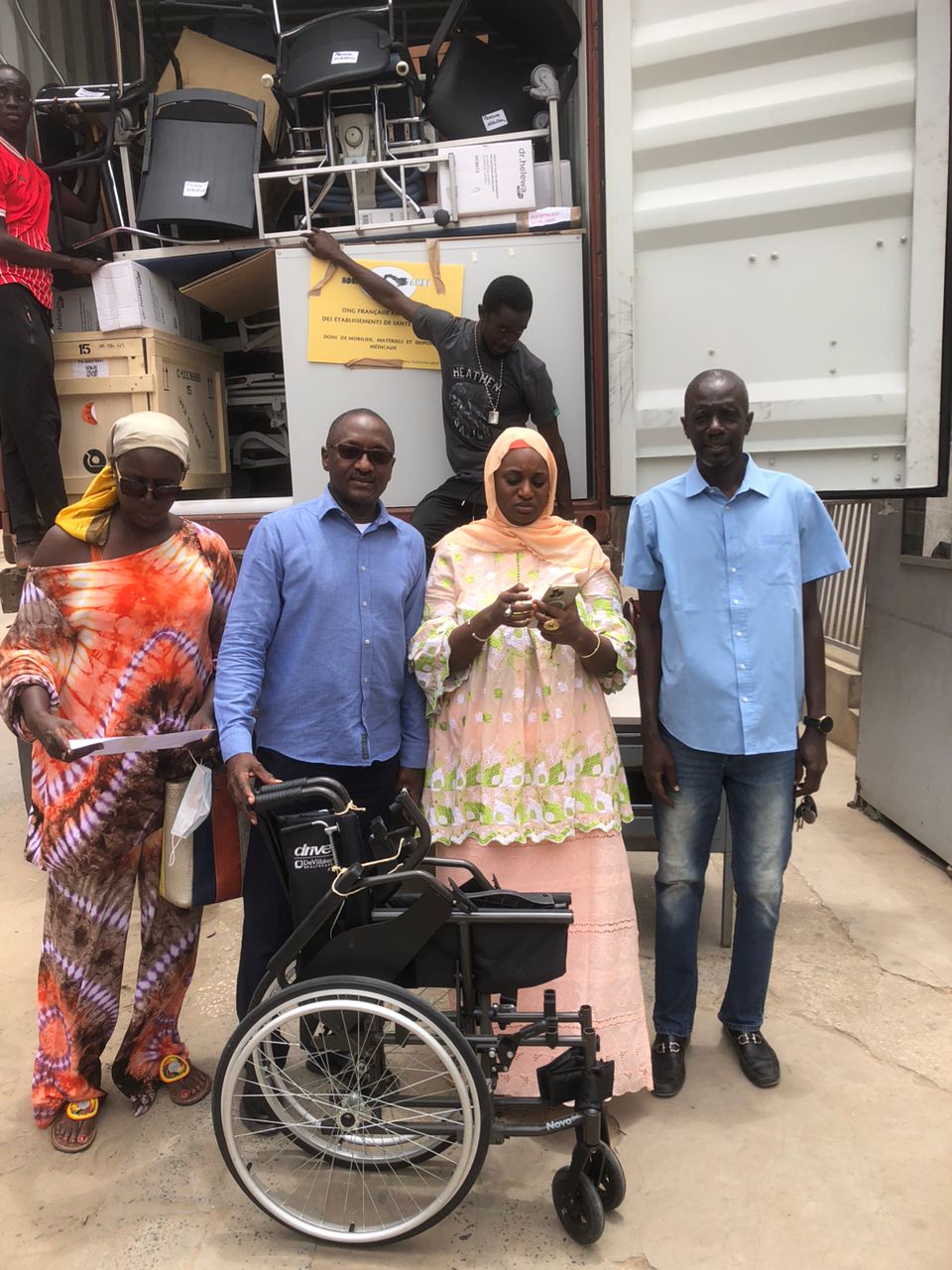 réception du container par le maire de Ouakam