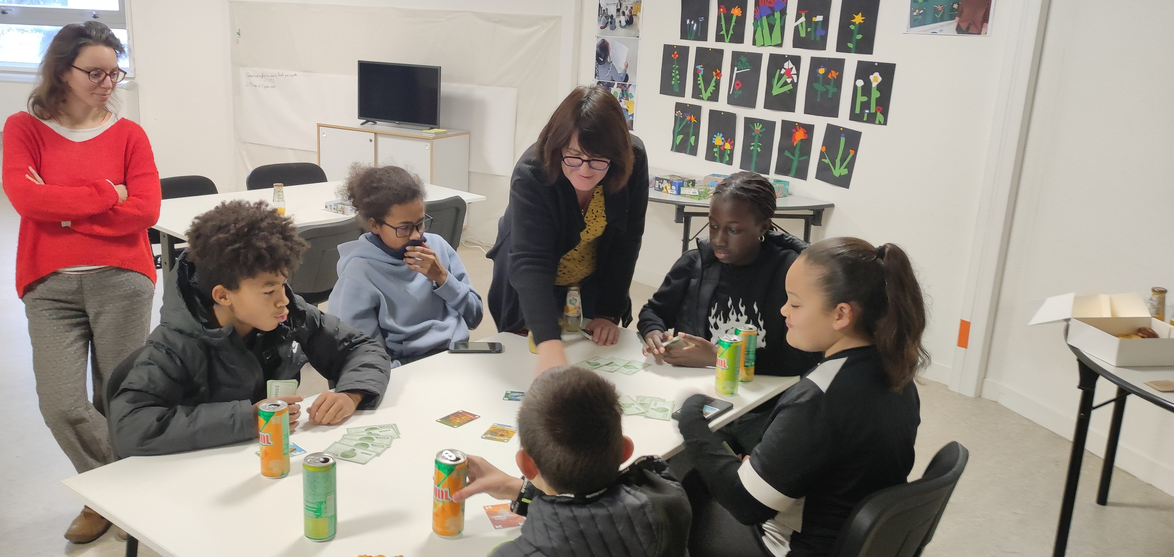 Explication des règles par l'équipe de la ludomédiathèque