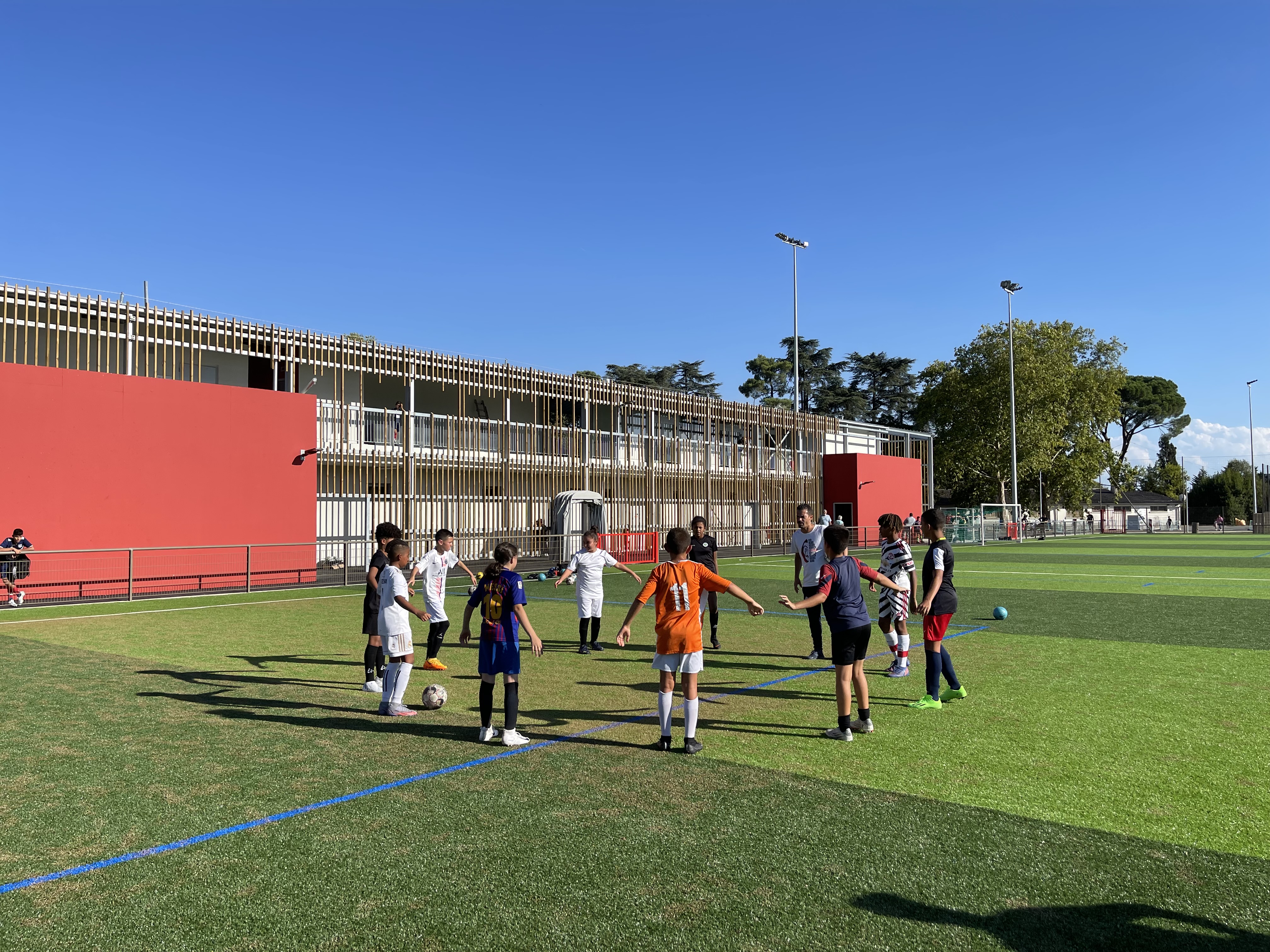 Entrainement de football au stade du Loret
