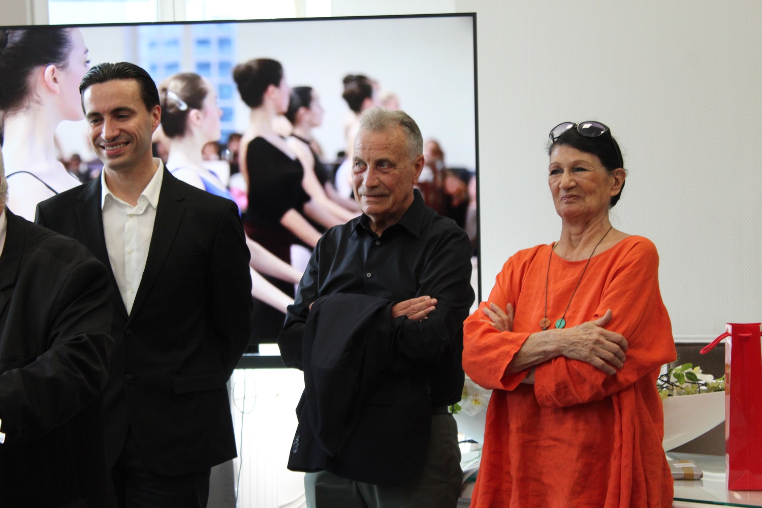 Sébastien Bertaud accompagné de son père et d'Annie Cazou