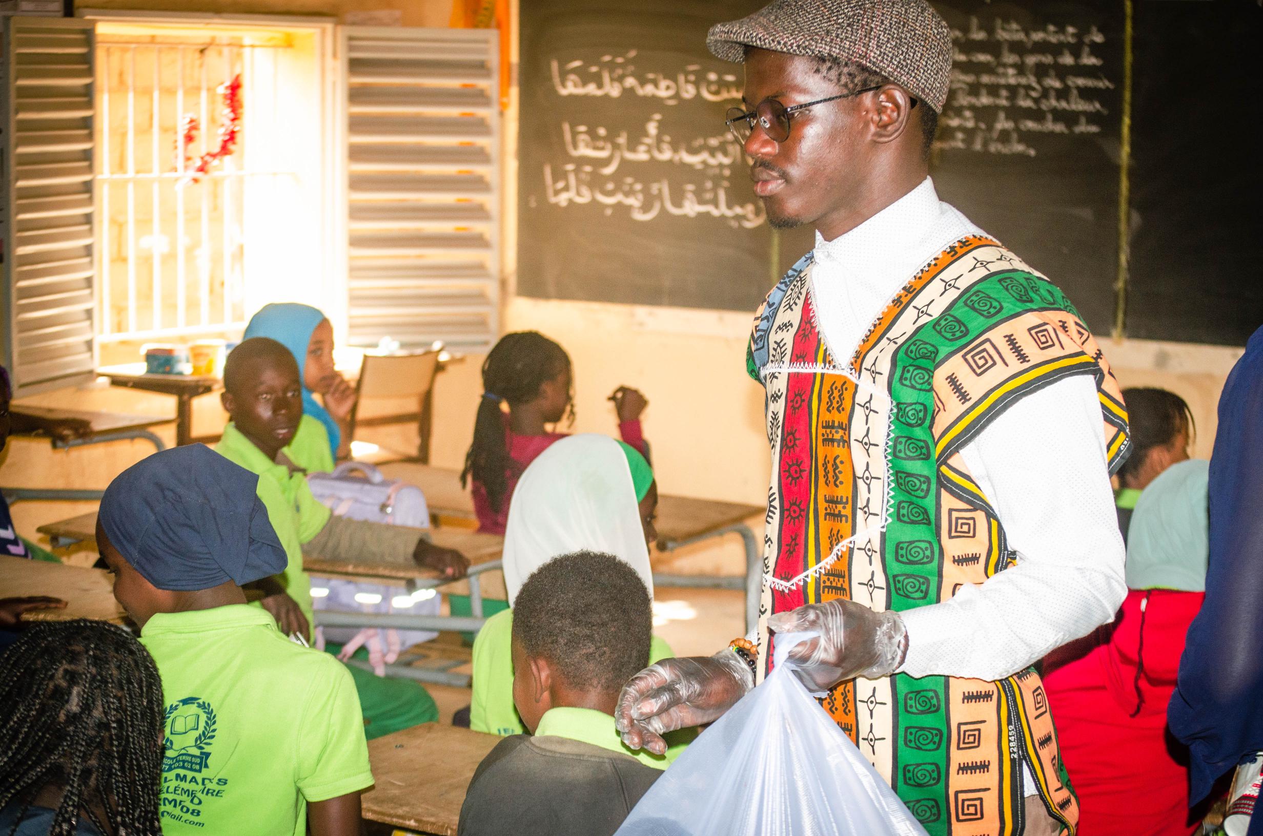distribution à l'école des Termes Sud