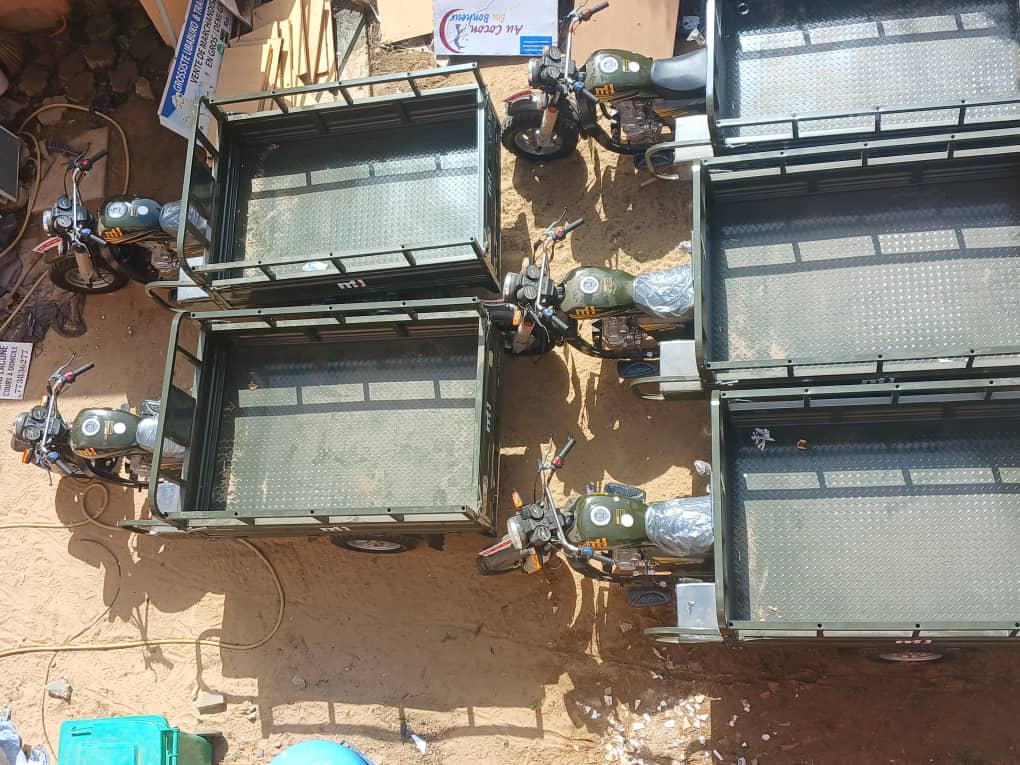 Les motocyclettes avec remorques du service Ouakam Propre