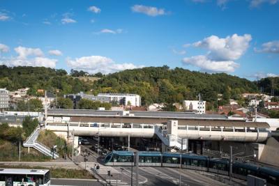 Vue sur la gare multimodale de Cenon
