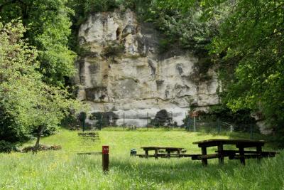 Vue sur un espace vert donnant sur le chemin des Carrières