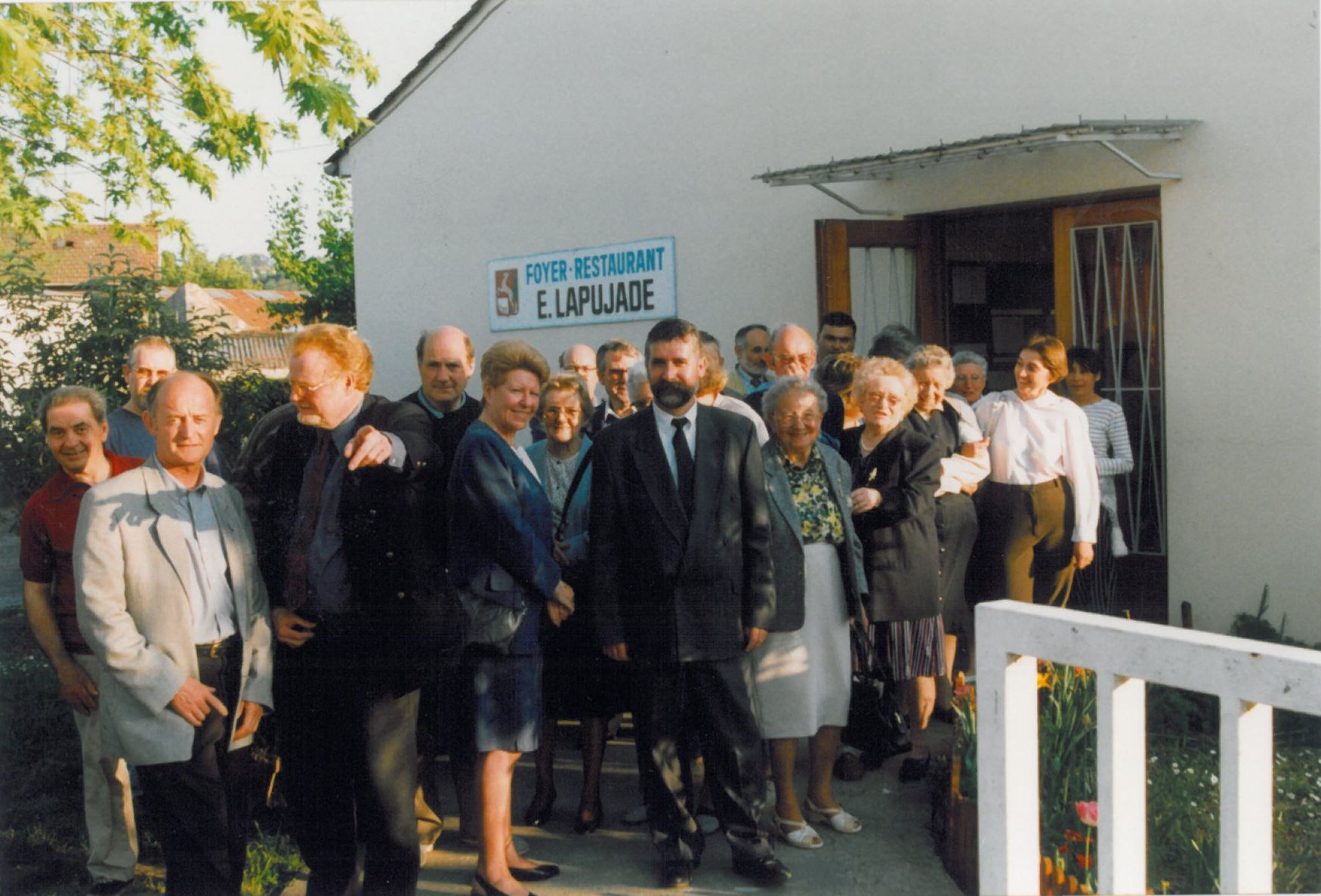 Fête de quartier devant le foyer Lapujade en 1997