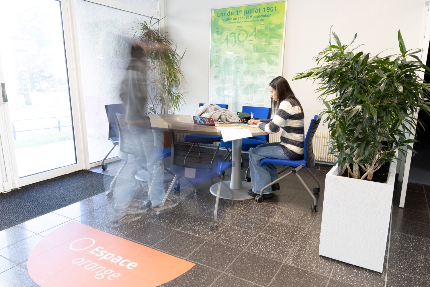table de réunion à la Maison des associations