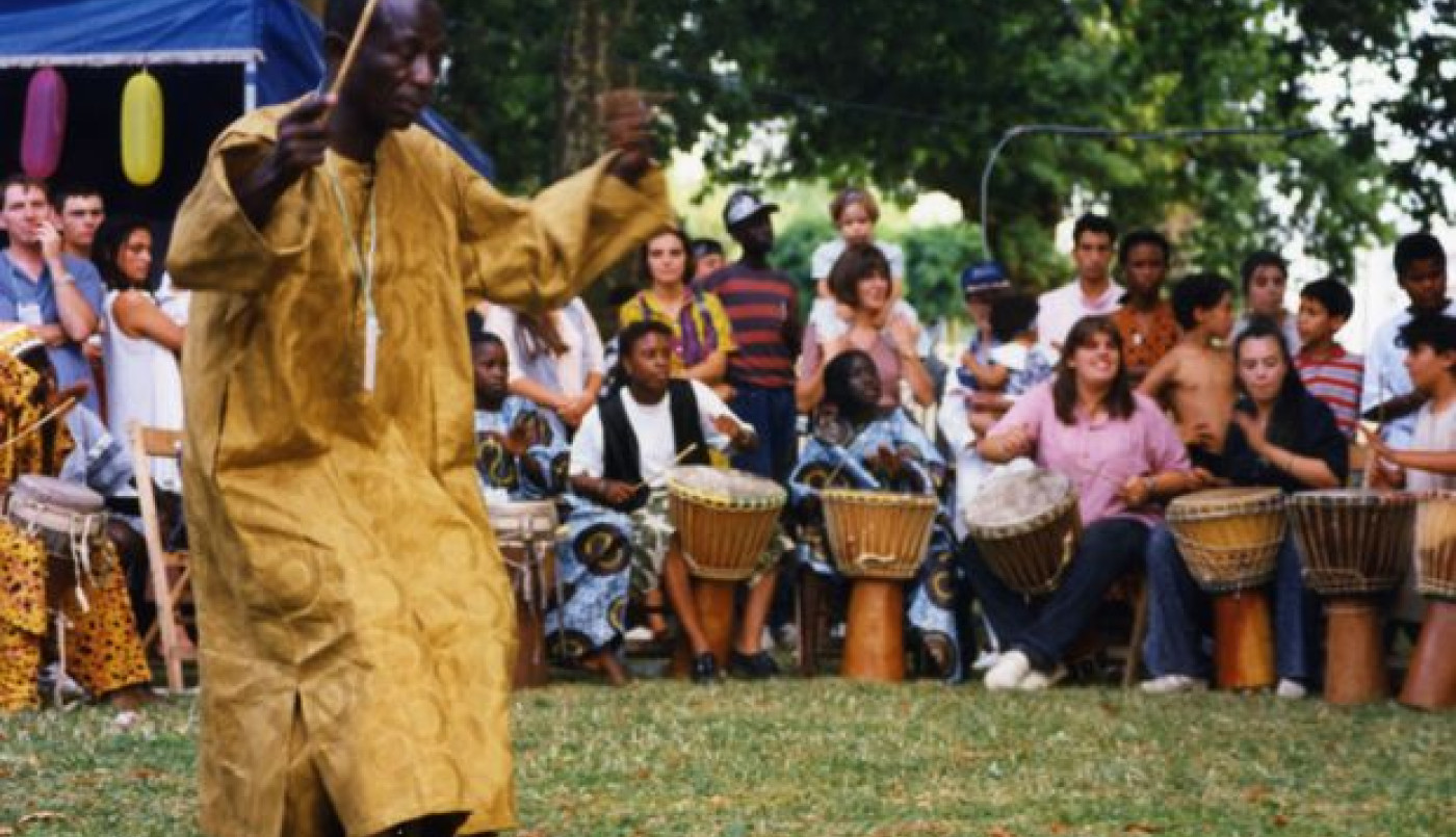 Hommage à Doudou Ndiaye Rose, percussionniste virtuose