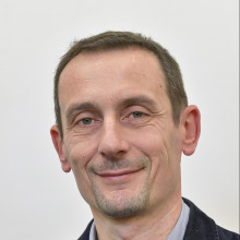 { eluAssocie.title }}