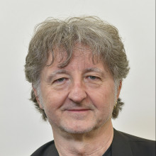 { eluAssocie.title }}