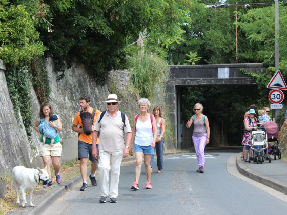les randonneurs en balade près de la Vieille Cure
