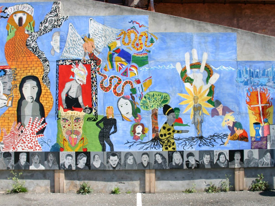 fresque 2005 sur le mur de la salle Signoret